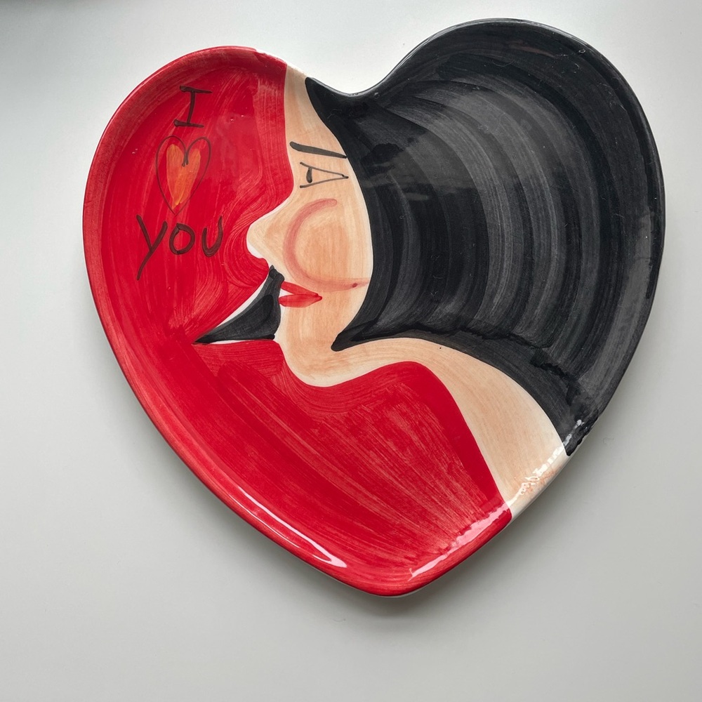 Heart-Shaped Art Plate with Red and Black Design Made in Italy!🇮🇹 ❤️